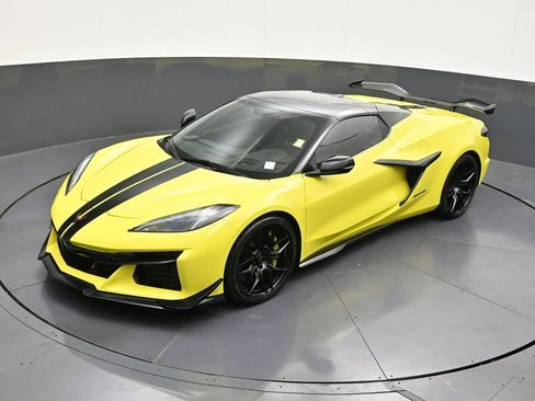 Used 2023 Chevrolet Corvette Z06 RWD image 16