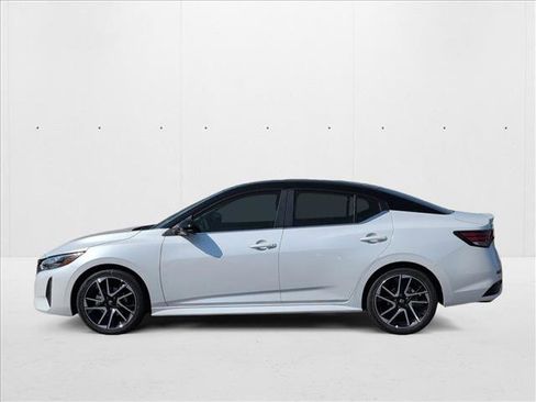New 2025 Nissan Sentra SR w/ SR Premium Package FWD image 9