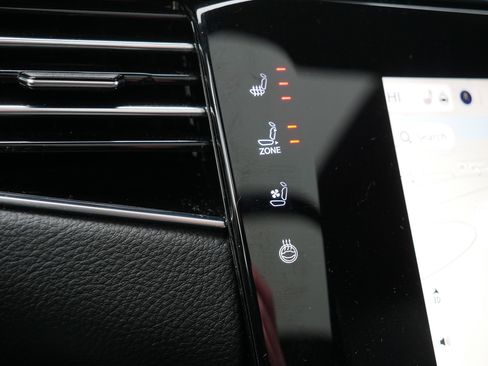 Certified 2024 Jeep Wagoneer 4WD w/ Premium Group I image 36