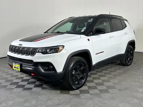 Used 2023 Jeep Compass Trailhawk image 14