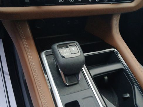 Used 2022 Nissan Pathfinder Platinum w/ Cargo Package image 9