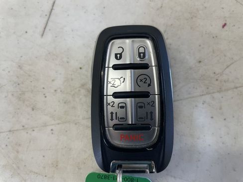 Used 2022 Chrysler Pacifica Touring image 10