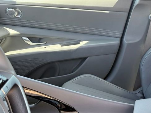 Used 2025 Hyundai Elantra SEL image 10