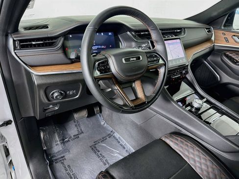 Used 2023 Jeep Grand Cherokee L Summit w/ Advanced Protech Group IV AWD/4WD image 9