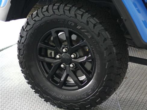 Used 2023 Jeep Gladiator Sport AWD/4WD image 59