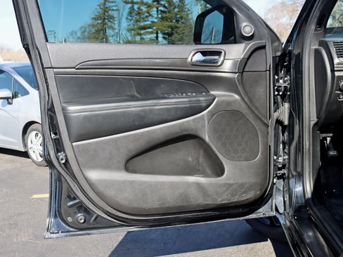 Used 2017 Jeep Grand Cherokee Altitude image 32