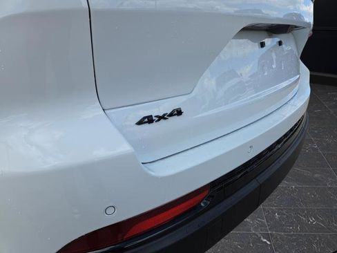 New 2025 Jeep Grand Cherokee Altitude image 37