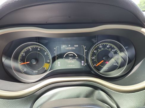 Used 2018 Jeep Cherokee Sport AWD/4WD image 16