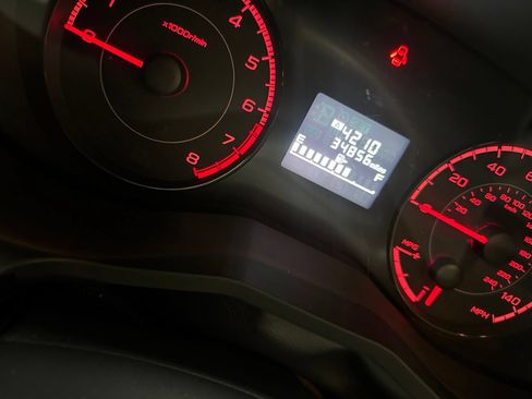Used 2019 Subaru Crosstrek 2.0i AWD/4WD image 2