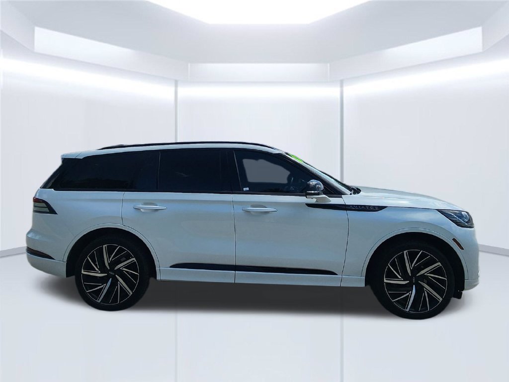 Used 2025 Lincoln Aviator Black Label w/ Jet Appearance Package AWD/4WD image 4
