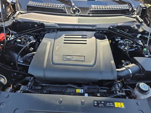 Used 2025 Land Rover Defender 110 S image 31