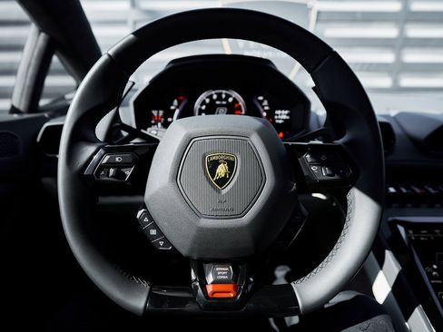 Used 2022 Lamborghini Huracan EVO image 45