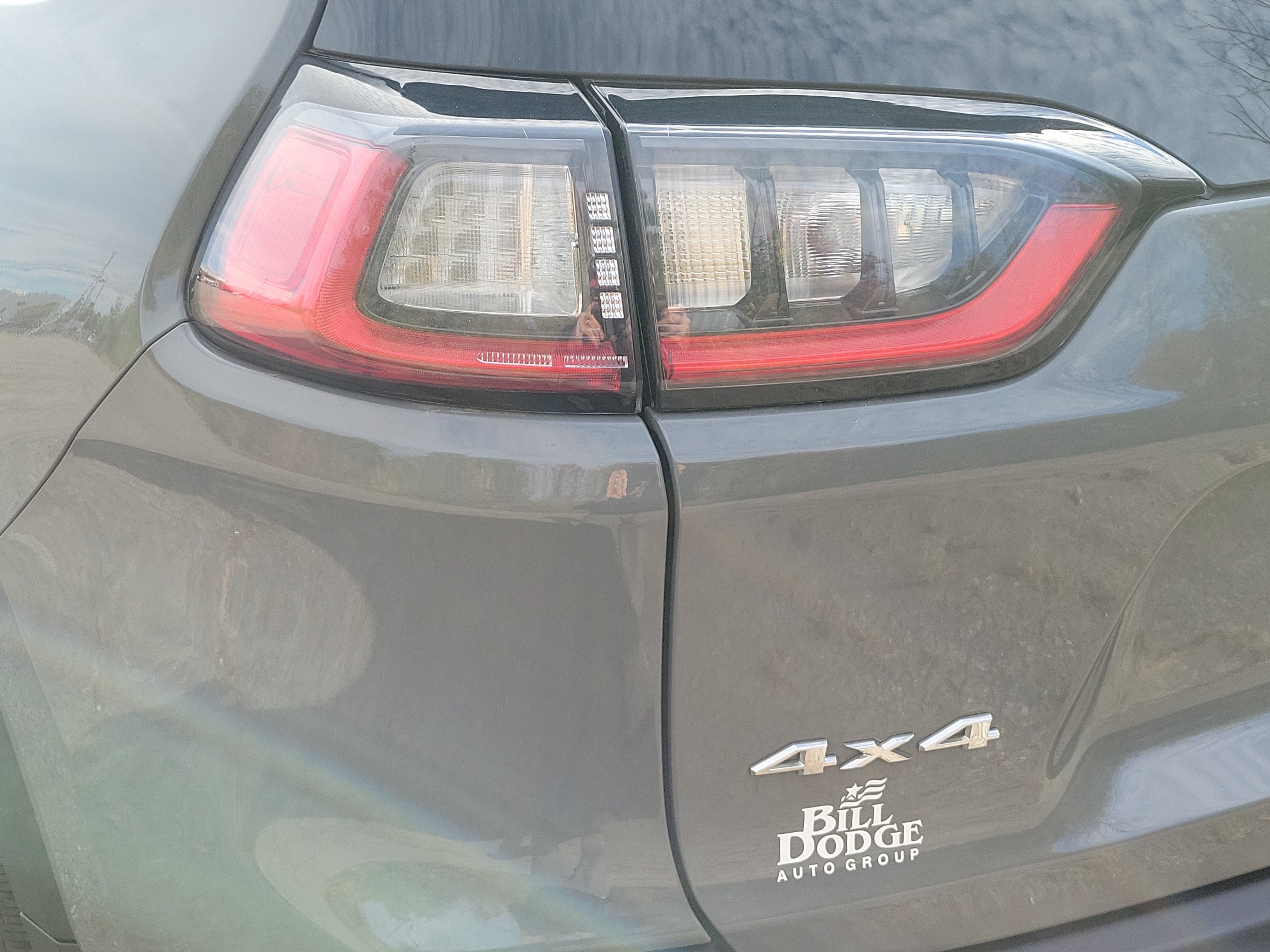 Used 2020 Jeep Cherokee Limited w/ Technology Group AWD/4WD image 11