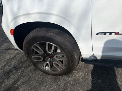 Used 2021 GMC Yukon XL AT4 w/ AT4 Premium Package AWD/4WD image 8
