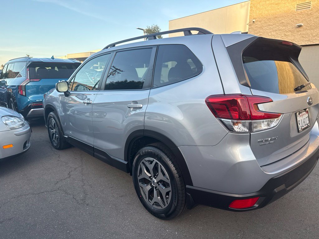 Used 2023 Subaru Forester Premium AWD/4WD image 9