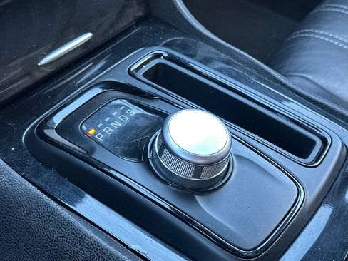 Used 2018 Chrysler 300 S RWD image 32