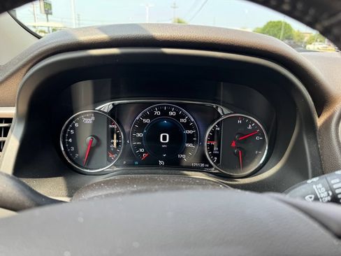 Used 2019 GMC Acadia Denali w/ Technology Package FWD image 16