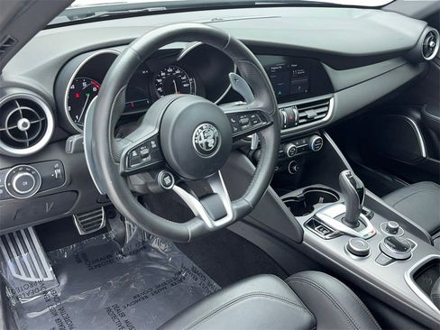 Used 2022 Alfa Romeo Giulia Veloce image 14