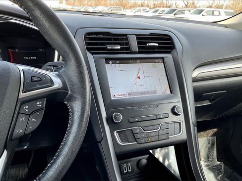 Used 2019 Ford Fusion SE w/ Equipment Group 151A image 6