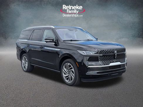 Used 2025 Lincoln Navigator Reserve AWD/4WD image 3