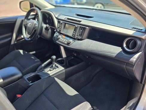 Used 2016 Toyota RAV4 XLE w/ Convenience Package FWD image 10