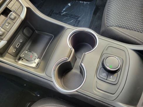 Used 2022 GMC Terrain SLE w/ LPO, Floor Liner Package FWD image 24