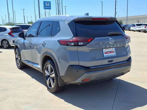 Used 2021 Nissan Rogue SL FWD image 2
