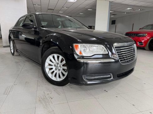 Used 2013 Chrysler 300 image 2