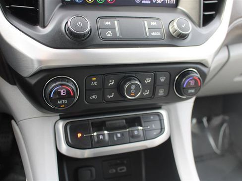 Used 2020 GMC Acadia SLT w/ Driver Alert Package II image 19