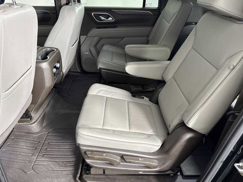 Used 2023 GMC Yukon XL SLT image 13