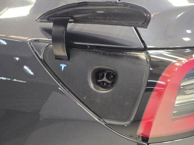 Used 2024 Tesla Model Y Performance AWD/4WD image 8