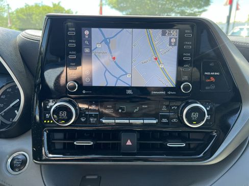 Used 2021 Toyota Highlander Limited AWD/4WD image 20