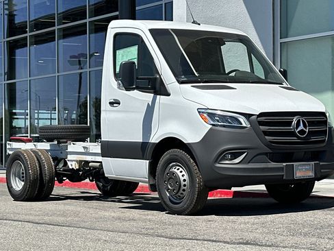 New 2024 Mercedes-Benz Sprinter 4500 image 9