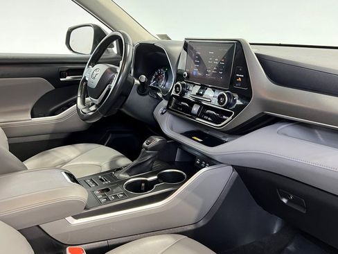 Used 2023 Toyota Highlander XLE image 15