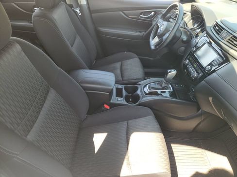 Used 2020 Nissan Rogue SV w/ Premium Package FWD image 10