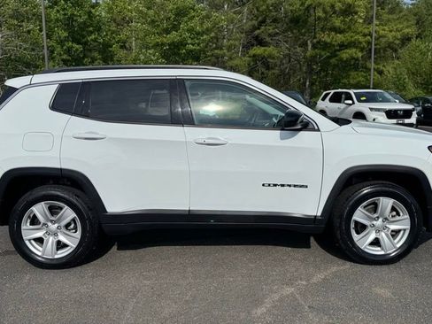 Used 2022 Jeep Compass Latitude w/ Convenience Group AWD/4WD image 5