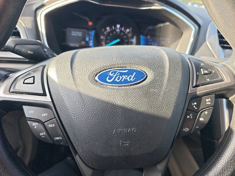 Used 2017 Ford Fusion SE FWD image 10