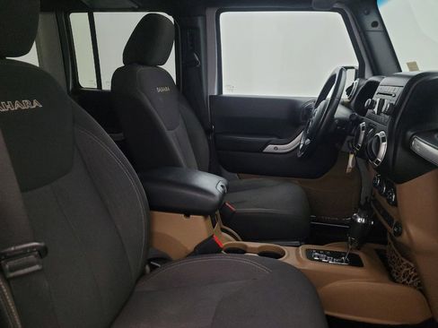 Used 2017 Jeep Wrangler Unlimited Sahara w/ Connectivity Group AWD/4WD image 21