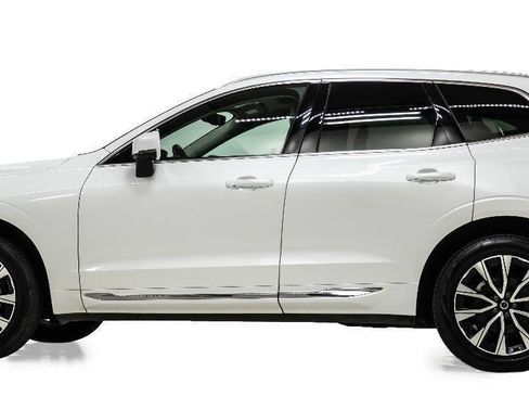 Used 2023 Volvo XC60 B5 Plus AWD/4WD image 6