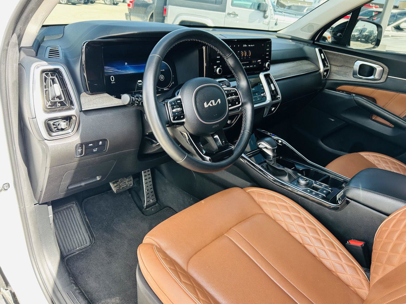Used 2022 Kia Sorento SX Prestige w/ Rust Color Package AWD/4WD image 18