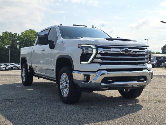 Used 2024 Chevrolet Silverado 3500 High Country w/ High Country Premium Package AWD/4WD image 7