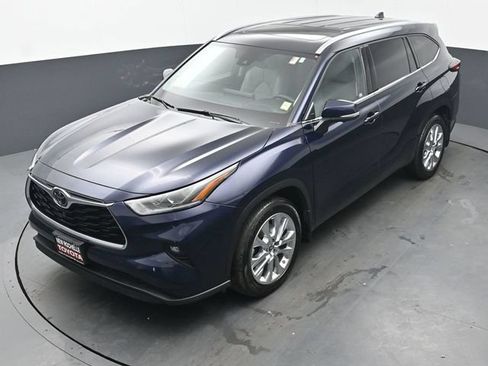 Certified 2024 Toyota Highlander Limited AWD/4WD image 42