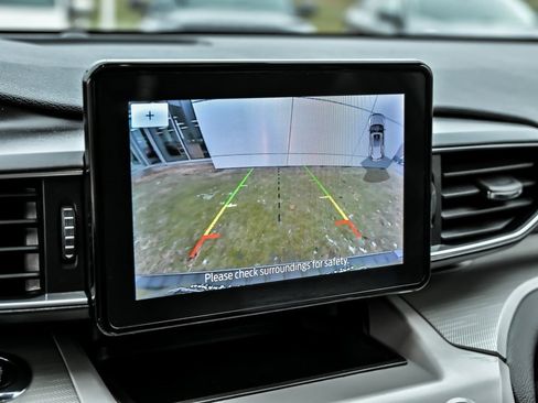 Used 2023 Ford Explorer XLT w/ Equipment Group 202A image 25