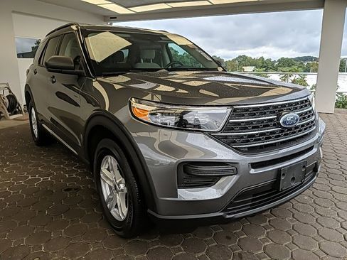 Certified 2023 Ford Explorer XLT image 3