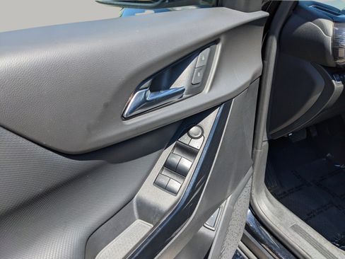 Used 2025 Chevrolet Equinox LT w/ Convenience Package II FWD image 18