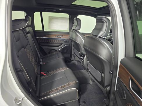 New 2025 Jeep Grand Cherokee Summit w/ Obsidian Package image 33