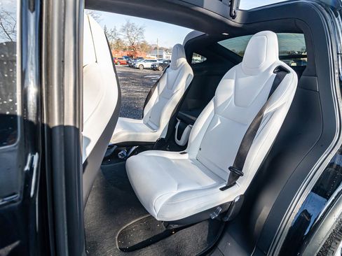 Used 2018 Tesla Model X 75D image 14