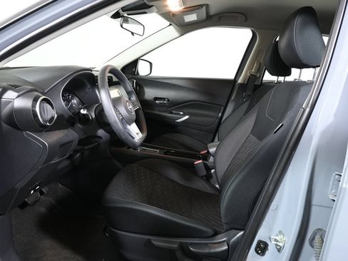 Used 2023 Nissan Kicks SV FWD image 3