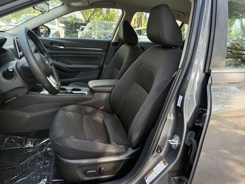 Used 2025 Nissan Altima 2.5 SV image 30