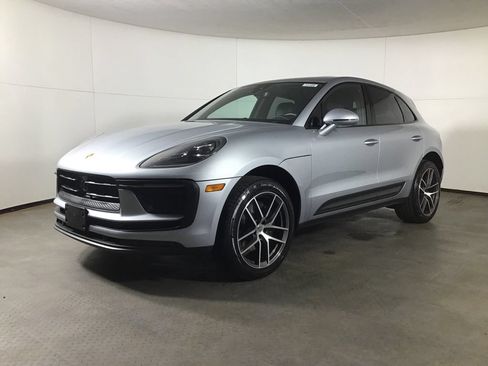 Certified 2026 Porsche Macan AWD/4WD image 1